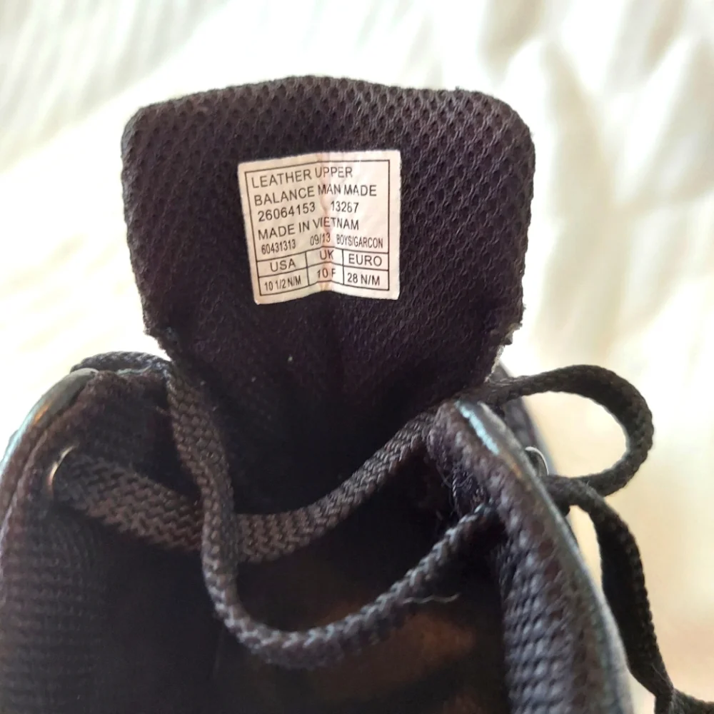 Boys toddler Black Shoes Laces Clarks Like New Size 10.5